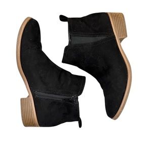 Time & Tru Black Suede Booties size 9